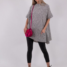 Bluza stil poncho cu guler semi- inalt si maneca scurta