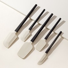 Set 5 Ustensile de Bucatarie, Cyrax, din Silicon si Lemn, Spatule de Diferite Dimensiuni, Termorezistente, Antiaderente, Alb-Negru