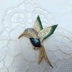 Brosa Vintage din metal auriu- Colibri cu pietricele si email verde