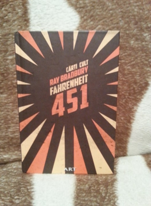 FAHRENHEIT 451-RAY BRADBURY