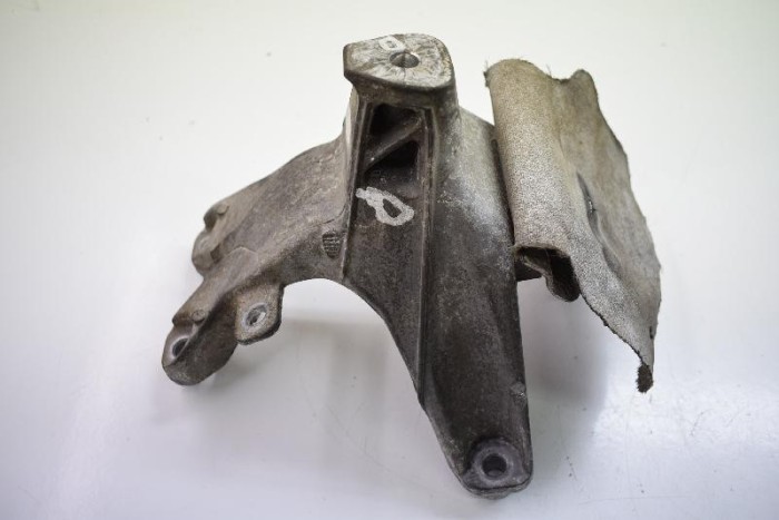 Suport motor dreapta AUDI A4 Avant 8K5, B8 2010 2427217