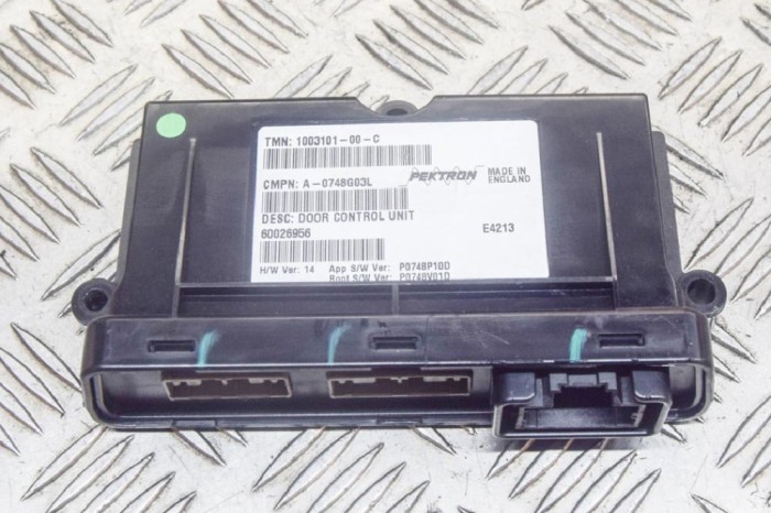 Modul de control ușă dreapta față TESLA MODEL S 2015 OEM: A-0748G03L,1003101-00-C,60026956,P0748V01D,P0748P10D 11704491