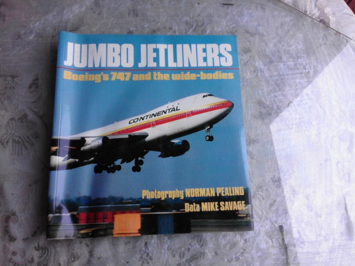 JUMBO JETLINERS, BOEING&#039;S 747 AND THE WIDE-BODIES - NORMAN PEALING, MIKE SAVAGE (TEXT IN LIMBA ENGLEZA)