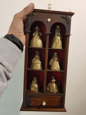 Dulapior vintage victorian cu clopotei foto
