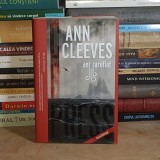 ANN CLEEVES - AER RAREFIAT ( ROMAN POLITIST ) , 2020 *