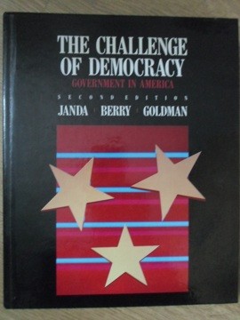 THE CHALLENGE OF DEMOCRACY. GOVERNMENT IN AMERICA-KENNETH JANDA, JEFFREY M. BERRY, JERRY GOLDMAN-235313 foto