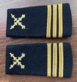 C2 23 - Grade militare - capitan artilerie - semne arma brodate - piesa de colectie!