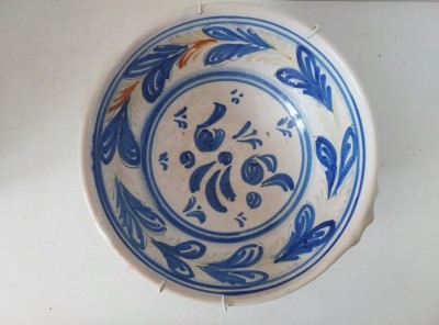Farfurie decorativă ceramică pictată manual, 23 cm, cu suport metalic foto