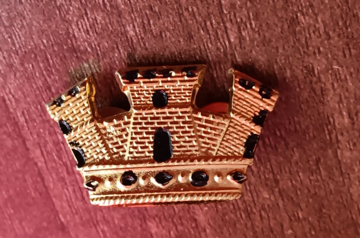QW9 N 17 - insigna - regalitate - coroana