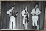 Studenti in port in cadrul unui festival folcloric// fotografie, Romania 1900 - 1950, Portrete