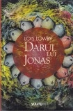 Lois Lowry - Darul lui Jonas, Carte cu ilustratii Paul Cox, Beletristica Fantasy Distopica Romana, Cartonata, 2013