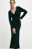 Cumpara ieftin Answear Lab rochie de catifea culoarea verde, maxi, mulata