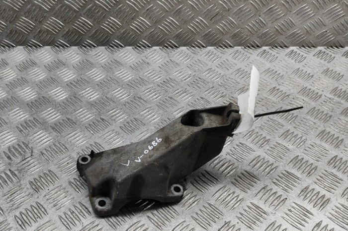 Suport motor st&acirc;nga AUDI A4 8E2, B6 2003 OEM: 8E0199307A 29072814
