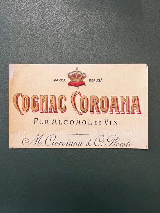 Cognac Coroana, eticheta