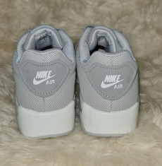 Pantofi sport copii Nike Air Max 90 gri cu perna de aer masura 35 noi foto
