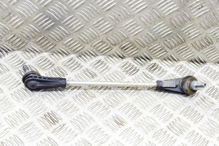 Bieleta stabilizatoare dreapta față BMW 4 Convertible G23, G83 2022 OEM: 6893360 20347834