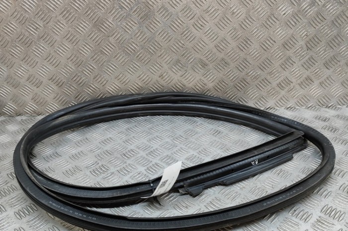 Garnitura ușă dreapta față PORSCHE 911 996 1999 OEM: 99653707601,996.537.076.01 | 28885817