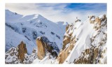 Tablou Canvas, "Explorator solitar pe culmi alpine", Zăpadă, V&acirc;rfuri, St&acirc;nci, Cer, Alpinist, Aventură, Iarnă, Măreție, Natură, Peisaj., 39 x 26 cm, CM