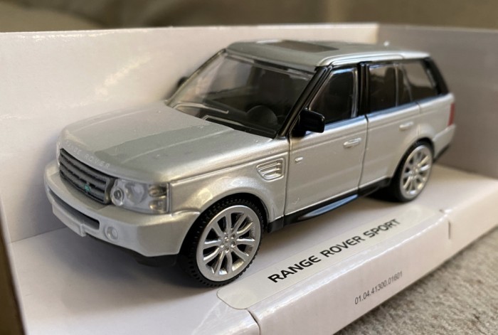 Macheta masinuta Land Rover Range Sport scara 1 43 - metal - noua
