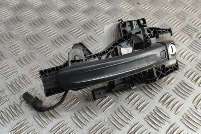 AUDI Q7 4L 2014 OEM: 8H0959985B SKU: 30970901