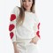 Pulover alb tricotat cu inimi crosetate manual aplicate pe maneci