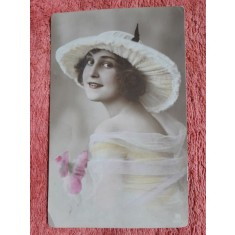 Fotografie tip carte postala, femeie cu palarie, 1924