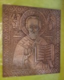 F118-Icoana Sfantul Nicolae veche bronz masiv aurit perioada anii 1900 cu gravura in relief frumos realizata.