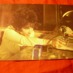 Ilustrata cu Elisabeth Taylor cu pistol - Ed. Casa Filmului ACIN