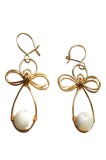 B20. Cercei Ingeras cu sidef alb, fir gilt, Auriu, lungime un cercel 5 cm, RavariuArt