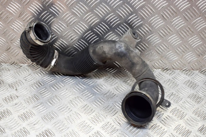 Tub de admisie aer AUDI A8 D3 4E2, 4E8 2003 OEM: 057129627B 13937518