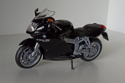 Macheta motocicleta BMW K1200S negru - Welly 1/18 foto