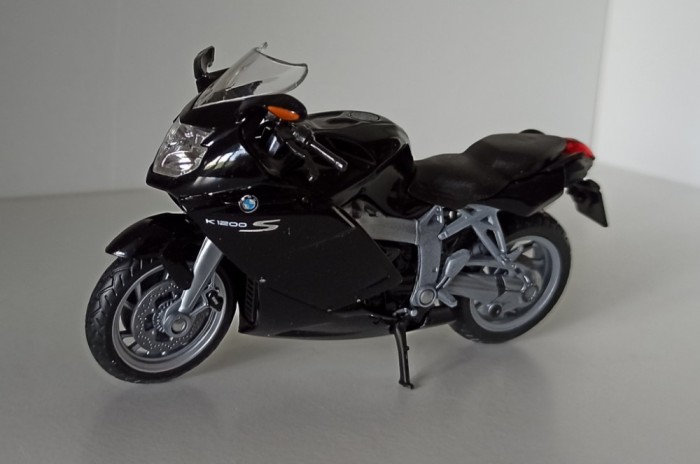 Macheta motocicleta BMW K1200S negru - Welly 1/18