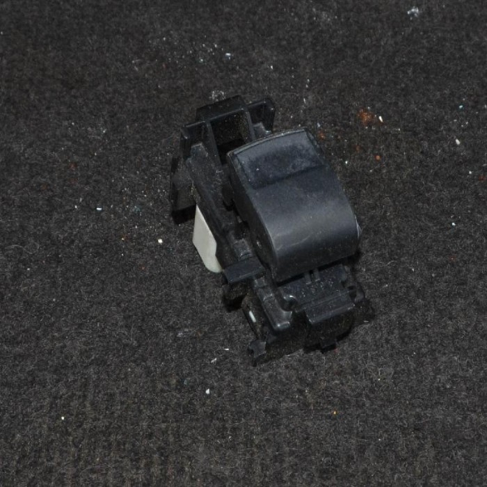 Buton geam ușă dreapta spate TOYOTA YARIS _P9_ 2007 OEM: 1928298 1929043