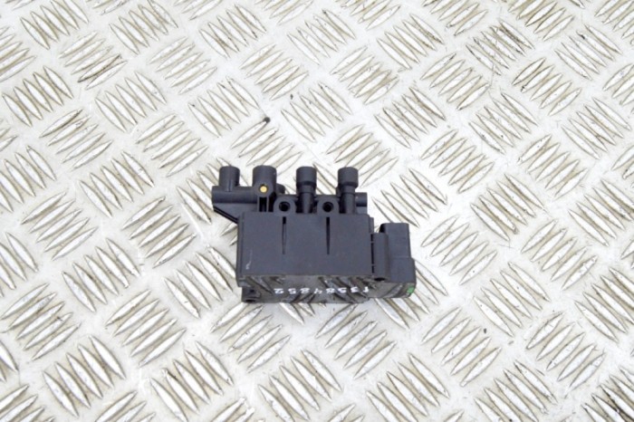 Unitate de control suspensie pneumatică TESLA MODEL S 2017 OEM: 1027919-00-B 13584852