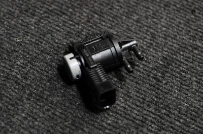Supapa solenoid VW TOUAREG 7P5 2013 OEM: 1K0906283A 1854662 foto
