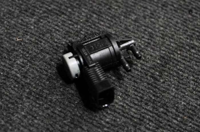 Supapa solenoid VW TOUAREG 7P5 2013 OEM: 1K0906283A 1854662