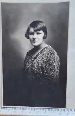 Carte poștală foto damă &amp;ndash; Atelier I. Josefovici Giurgiu &amp;ndash; anii 1920 &amp;ndash; semnată foto