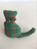Brosa chic handmade Pisica, material textil umplut cu vatelina, 8cm lungime