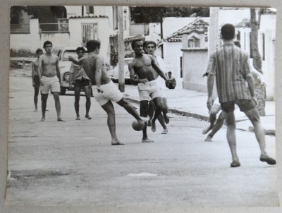 &amp;quot;Fotbal de strada&amp;quot; fotografie originala Brazilia cca 1970 foto