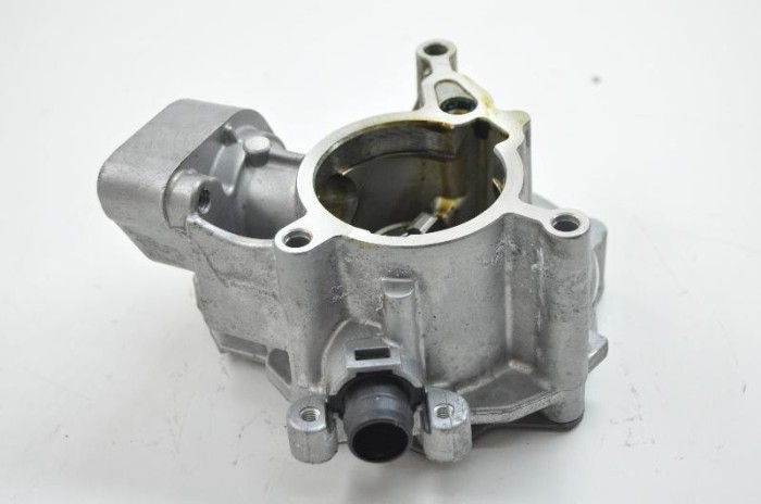 Pompa de vacuum VW PASSAT Variant B8 3G5 2015 OEM: 06L145100F 2292229