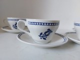 Set 4 cesti cu farfurie, vintage, Churchill England, alb cu decor albastru floare de lalea