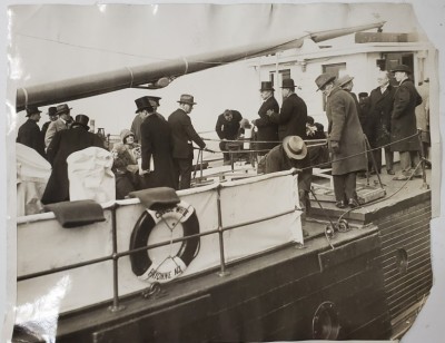 M.S REGINA MARIA A ROMANIEI , LA BORDUL NAVEI &amp;#039;&amp;#039; CHARLIE WHITE &amp;#039;&amp;#039; , IN TIMPUL VIZITEI IN S.U.A. , 23 NOV. 1926 foto