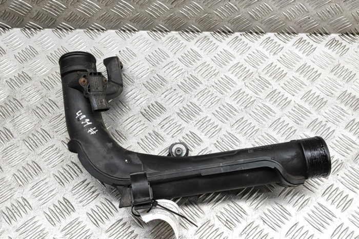 Furtun intercooler dreapta VW PASSAT Variant B7 365 2010 OEM: 1K0145770AE,03G906051E,0281002977 29083324