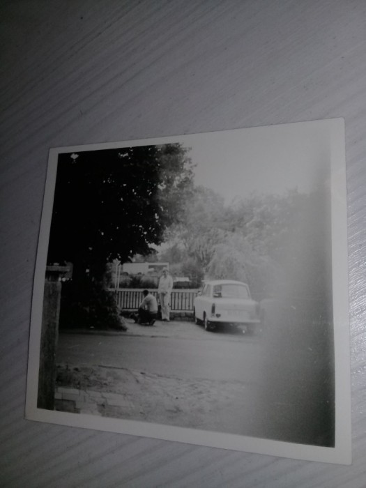 lot 11 fotogravii vechi,ipostaze cu masini vechi-autoturisme-microbuze