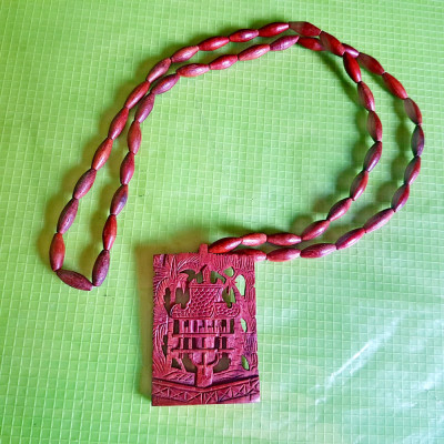 D877-Lant vintage medalion Pagoda China orient lemn mahon.Lungime 35 cm, 6/4.5cm foto