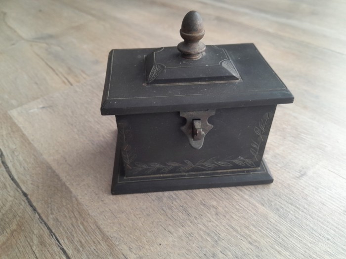 Cutie veche din lemn pentru bijuterii cutiuta vintage