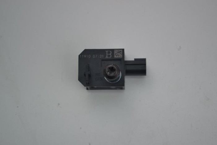 Senzor de impact lateral dreapta OPEL ASTRA J 2011 OEM: 13502577 | 2358051