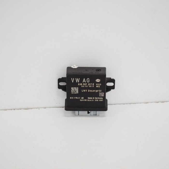 Modul de control far AUDI Q3 8U 2017 OEM: 8X0907357E 3382516