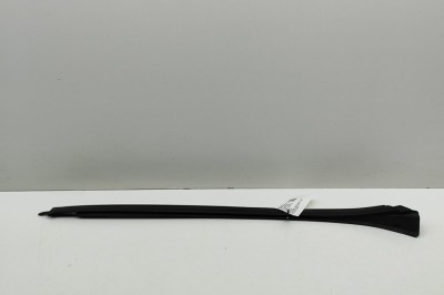 Ornament vertical parbriz st&amp;acirc;nga MERCEDES-BENZ GLE W167 2023 OEM: A1676908712,A1676906306 | 32061623 foto