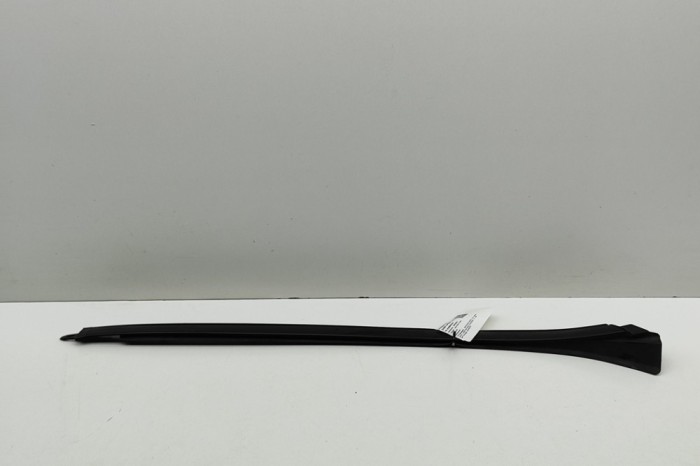 Ornament vertical parbriz st&acirc;nga MERCEDES-BENZ GLE W167 2023 OEM: A1676908712,A1676906306 | 32061623